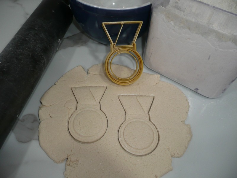 MEDAL AWARD WINNER SPORTS COOKIE CUTTER MADE IN USA PR5434 gallery