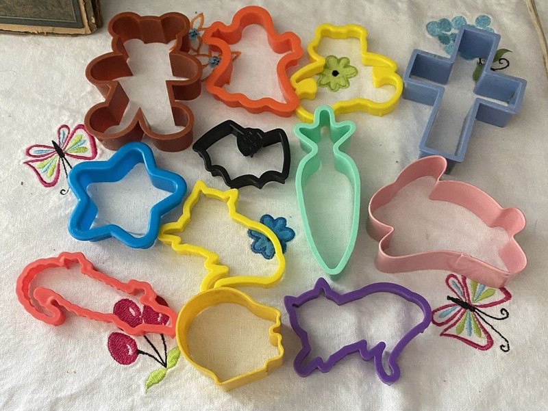 Cookie Cutters Lot of 12 Assorted Plastic Colorful vintage retro