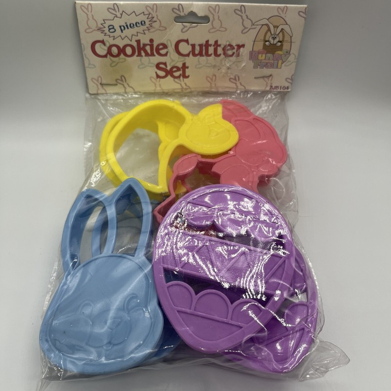 Vintage Easter Plastic Cookie Cutter Stamper Bunny’s Ducks Eggs Pastry 8pc