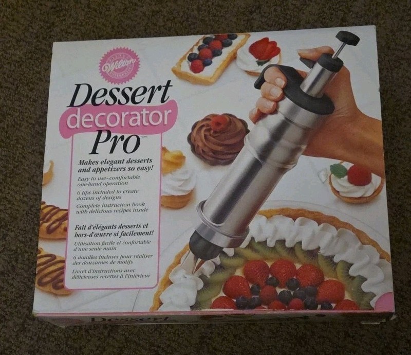 Wilton Dessert Decorator Pro Makes Elgant Desserts Easy NIB 6 Tips One Hand Use