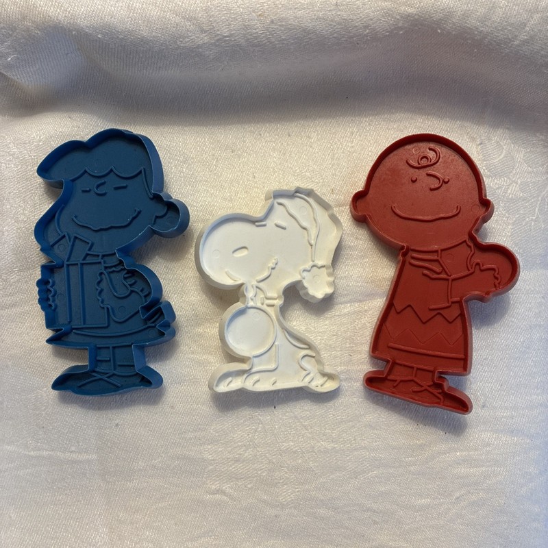 Vtg Peanuts Charlie Brown, Lucy, Snoopy Cookie Cutters Red White Blue
