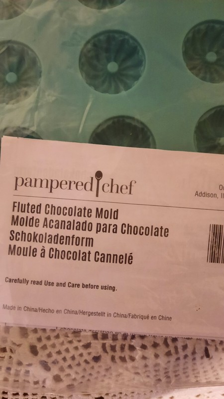 Pampered chef silicone fluted chocolate mold 8" X 8 " gallery