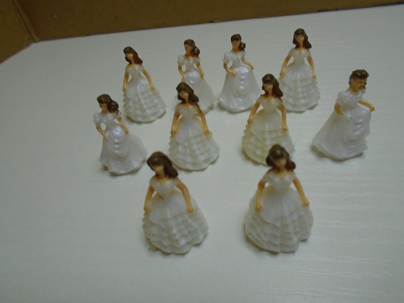 SET OF 10 VTG BRIDES WHITE DRESS MINIATURE 1" FIGURES CAKE TOPPERS UNBRANDED (VI gallery