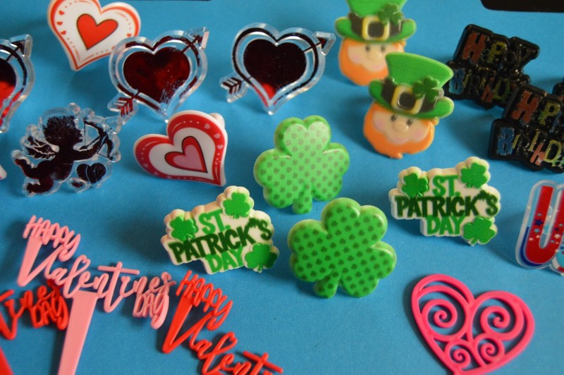 Lot of 24 CAKE DECORATIONS (TOPPERS) - KIDS' RINGS 4th of July Valentine's EXC! gallery