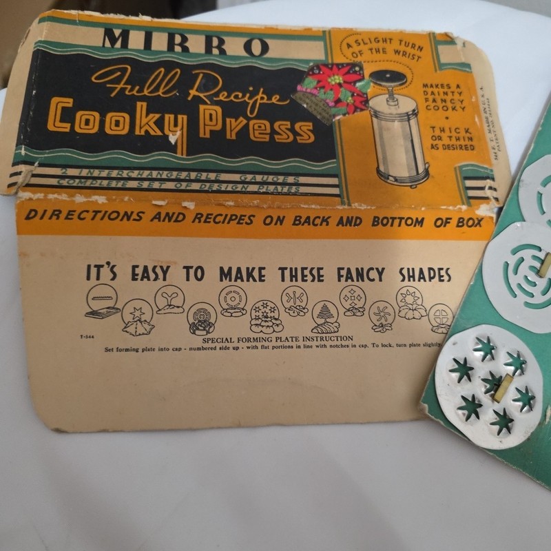 Vintage Mirro Cookie Press & 12 Shapes Disc's CHRISTMAS DECORATED HOLIDAY BAKING gallery