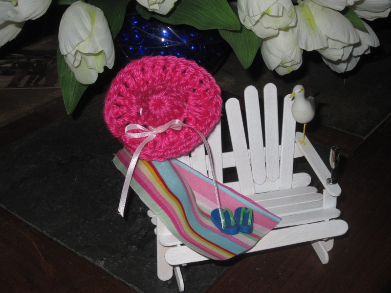 BEACH CHAIR LOVESEAT CAKE TOPPER - Sun Bonnet, Seagull, Flip Flops, Champagne gallery
