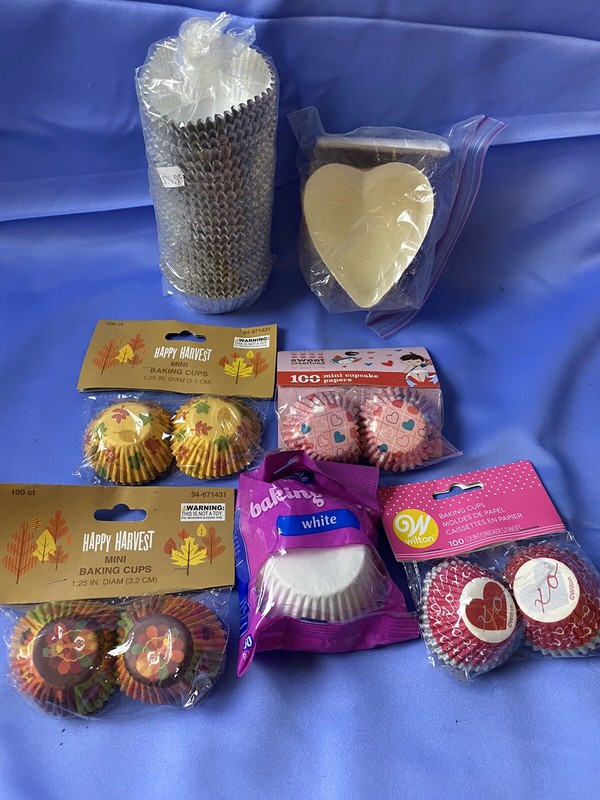NEW Lot 1000 + mixed size and prints Reynolds Baking Cups Cupcake gallery