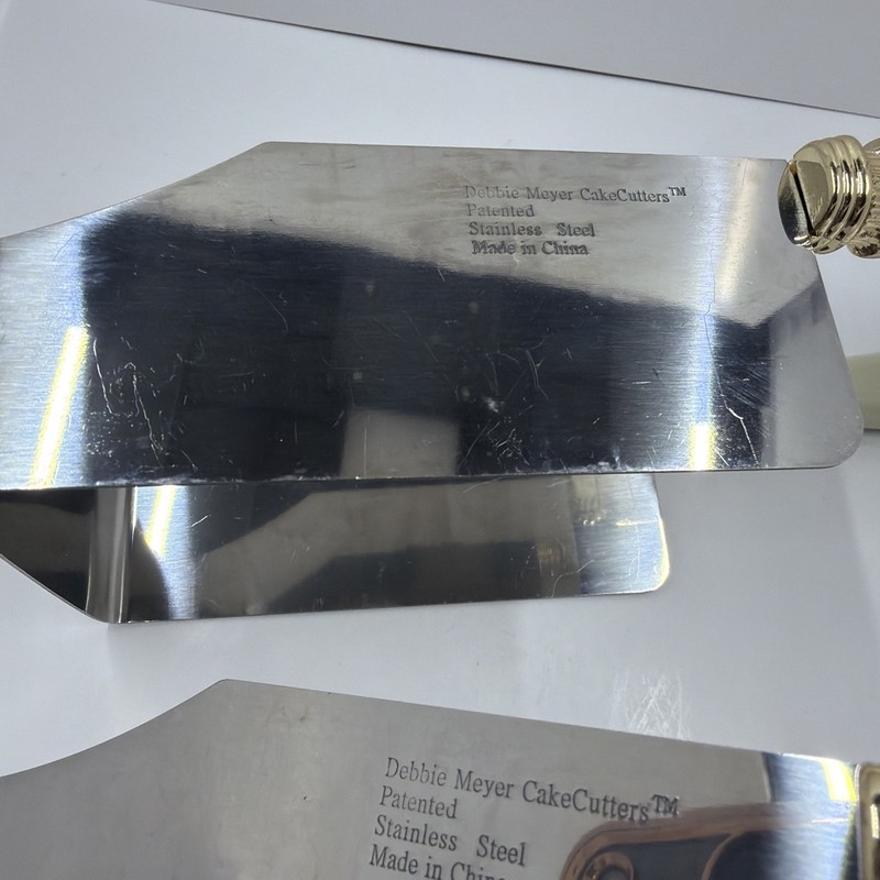 Debbie Meyer Cake Cutter Stainless Steel Set Lot of 2 Ivory gallery