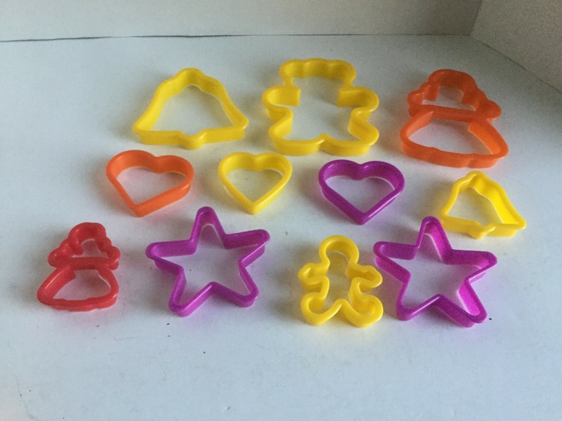 Lot 11 Cookie Cutters Plastic clay for kids bells hearts bear stars