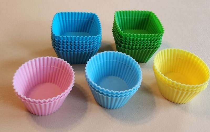 20 Wilton Silicone Cupcake Liners - 12 SQUARE Blue & Green 8 ROUND Pastels CAKE gallery