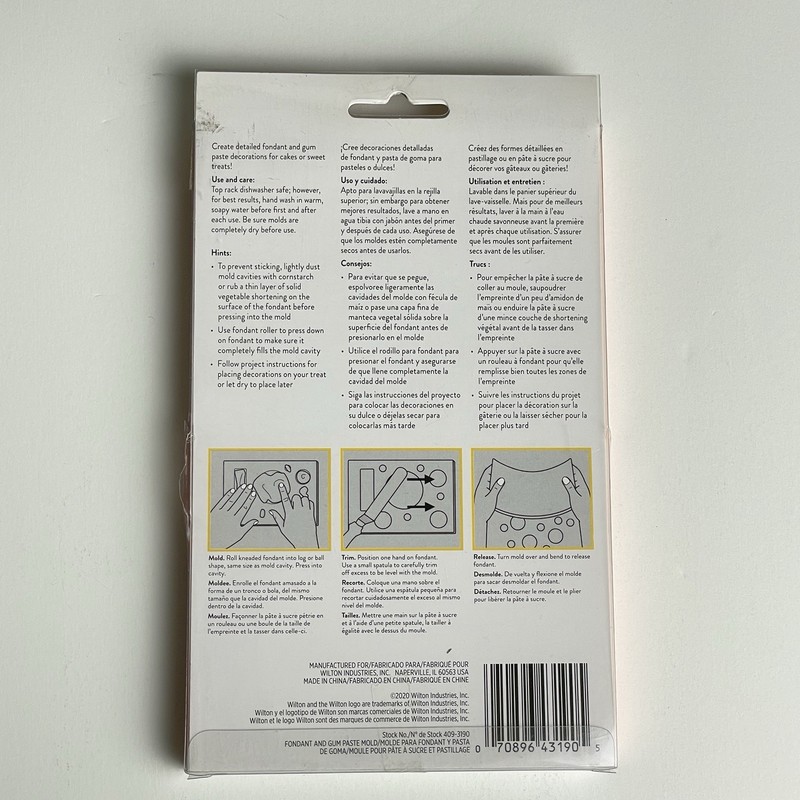 Wilton 409-3190 Lace Fondant Gum Paste Silicone Mold 5 x 8 inch 23-Cavity NEW gallery