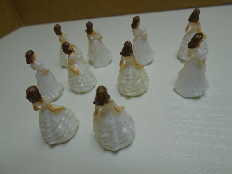 SET OF 10 VTG BRIDES WHITE DRESS MINIATURE 1" FIGURES CAKE TOPPERS UNBRANDED (VI gallery