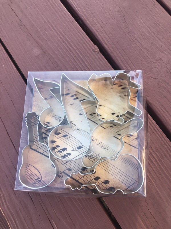 Lot 6 R&M Int’l Cookie Cutters Musical Instruments, Notes, G clef, Guitar