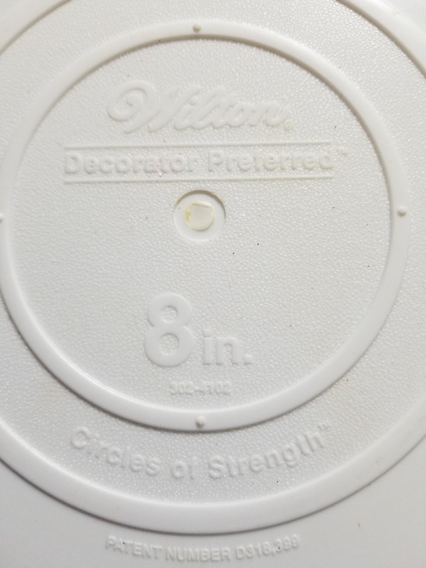 Wilton 8" Smooth-Edge Plate Decorator's Preferred Circles of Strength 302-4102 gallery