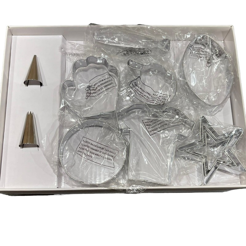 Cake Boss 28 Piece Sports Cake Kit Cookie Cutters New (opened box) Never Used gallery