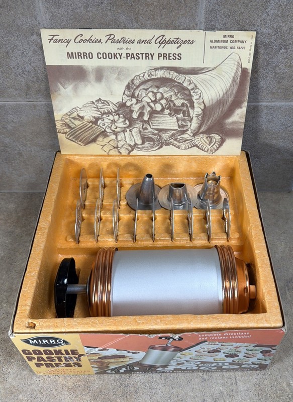 VTG Mirro Copper Cookie Cooky & Pastry Press Spritz 12 Disc 3 Tips M-0358-22