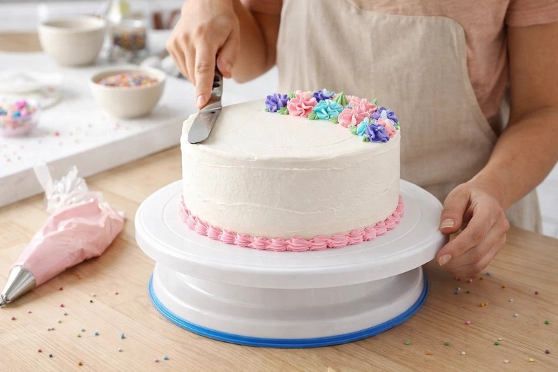 11" Revolving Plastic Cake Turntable / Stand with Non-Slip Base gallery