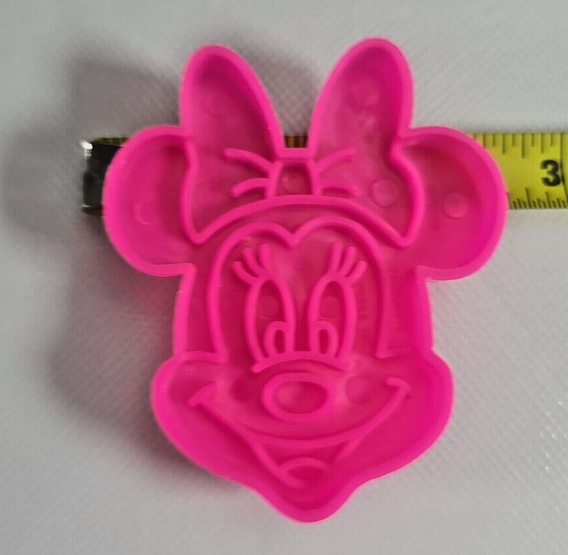 1995 WALT DISNEY Pink Plastic Cookie Cutter, Minnie Mouse Face, and Valentine gallery