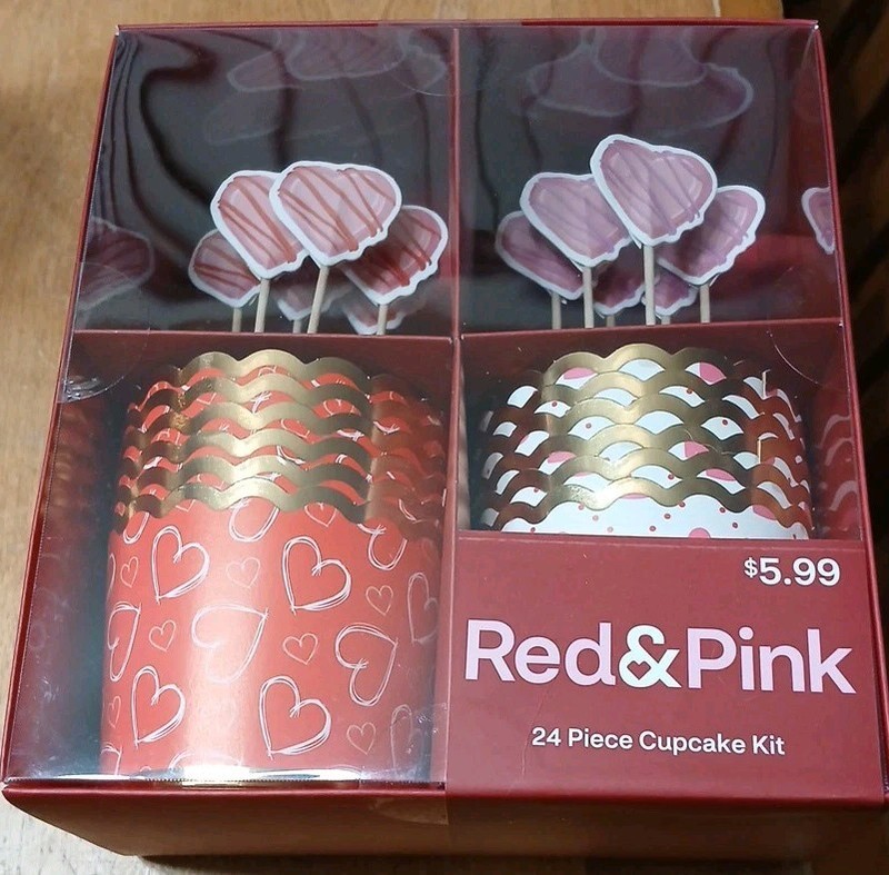 Hearts & Arrows Cupcake Kit.  NWT