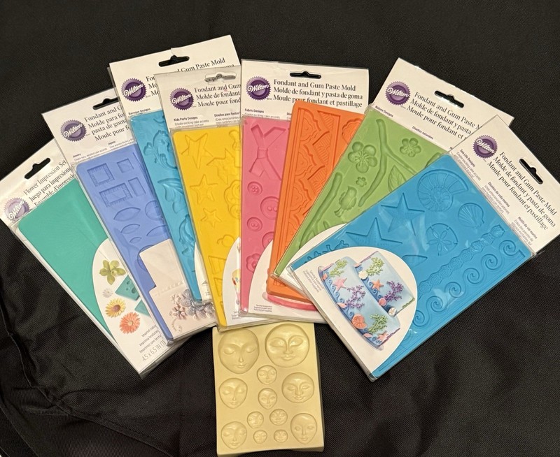 Wilton Fondant Gum paste Lot of 9 Impression Molds Cake Decorating