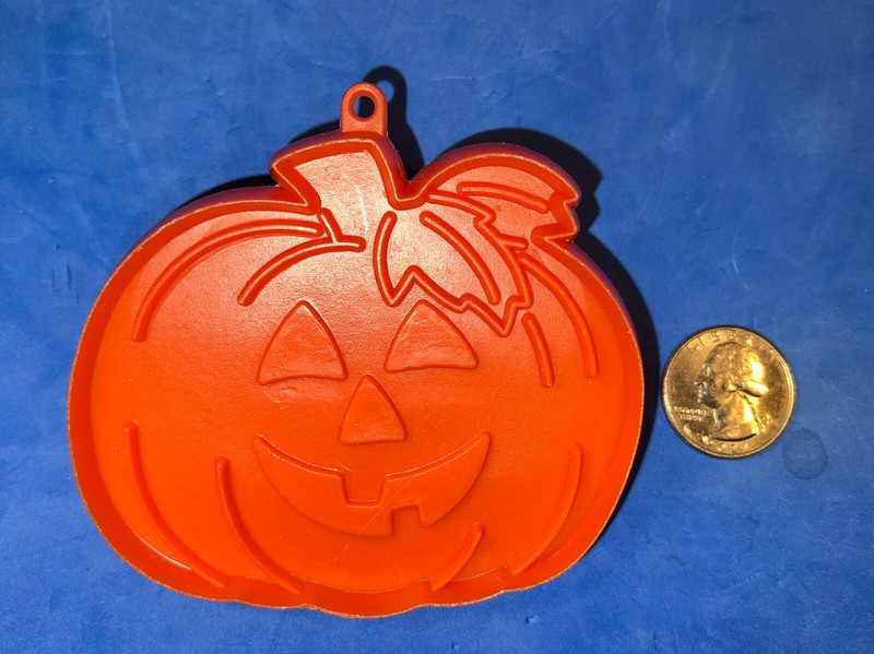 4 VINTAGE Halloween Cookie Cutters Hallmark Black Cat Witch Pumpkin Ghost gallery