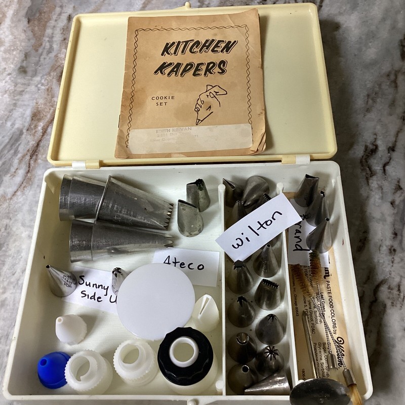 VTG 1970’s Wilton Sugar Plum Partial Decorating Kit AND More gallery
