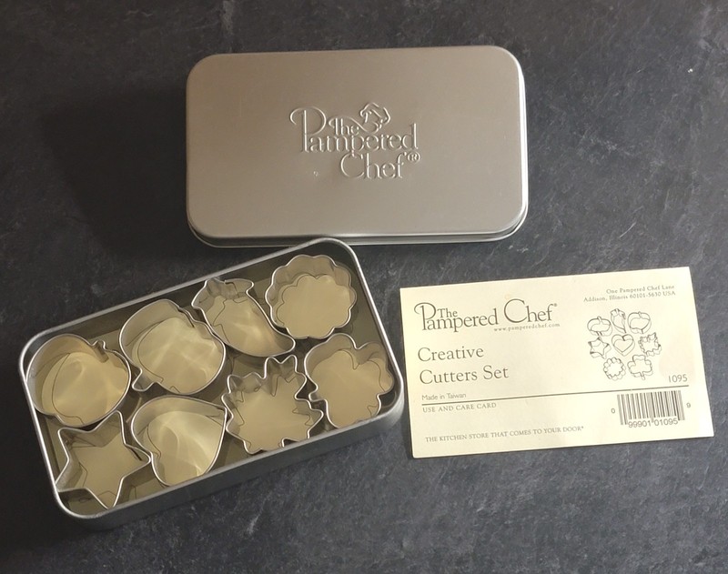 Pampered Chef Creative Cutters Set #1095 w/ Tin – 8 Mini Cookie Cutters EUC gallery