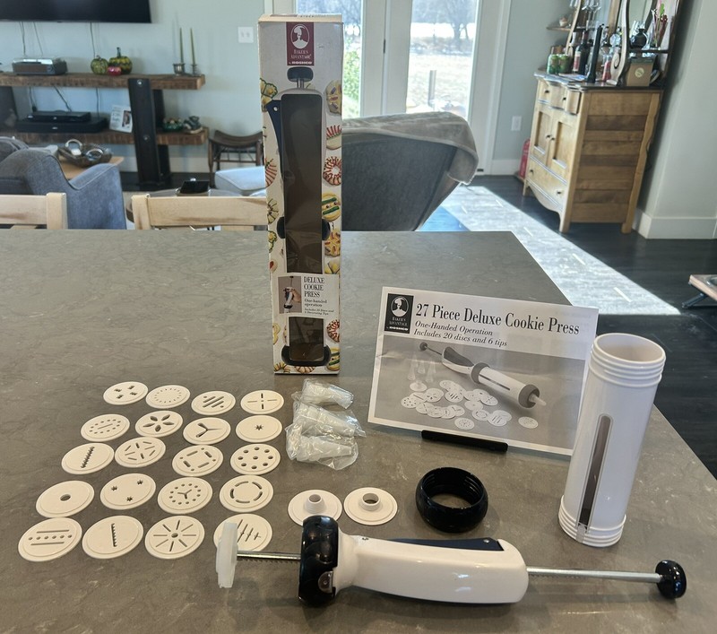 Baker’s Advantage by Roshco Deluxe Cookie Press 20 Discs 6 Decorating Tips 28678