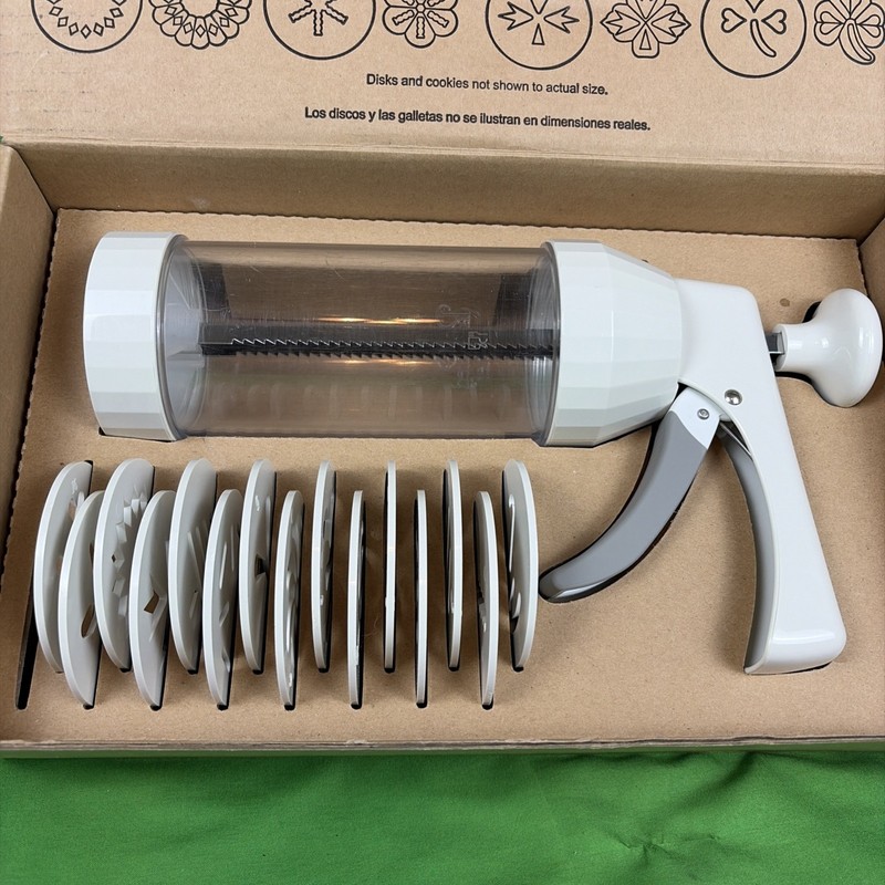 Pampered Chef 1 Cookie Press 1525 Pastry 15 Molds Retired Barrel Size 7”x3” diam gallery