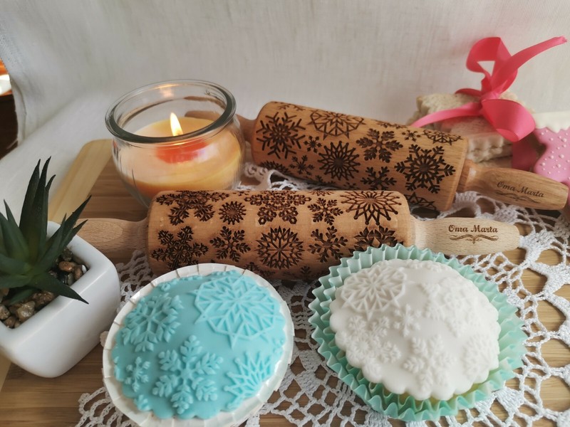 Snowflakes Engraved Rolling pin Embossed Rolling Christmas cookies Carved molds gallery