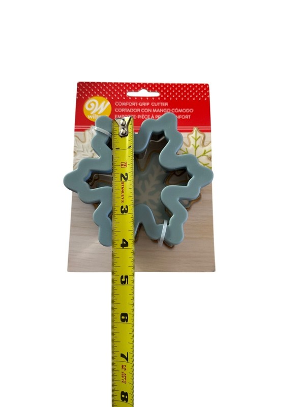 Wilton Snowflake Comfort Grip Cookie Cutter Holiday Baking gallery