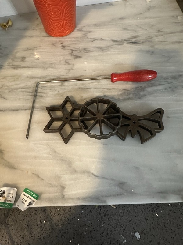 OLD VINTAGE WAFFLE DIPPING CAST IRON CUTTER PATTY SET WOOD HANDLE LOT of 4 Kitch gallery
