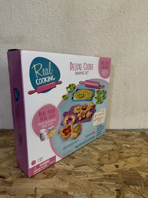 Real Cooking Deluxe Cookie Baking Set gallery