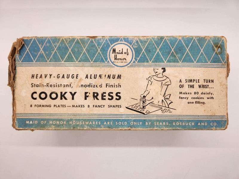 Vintage 1940’s Maid of Honor Cooky Press Sold by Sears w/30 Designs In Box