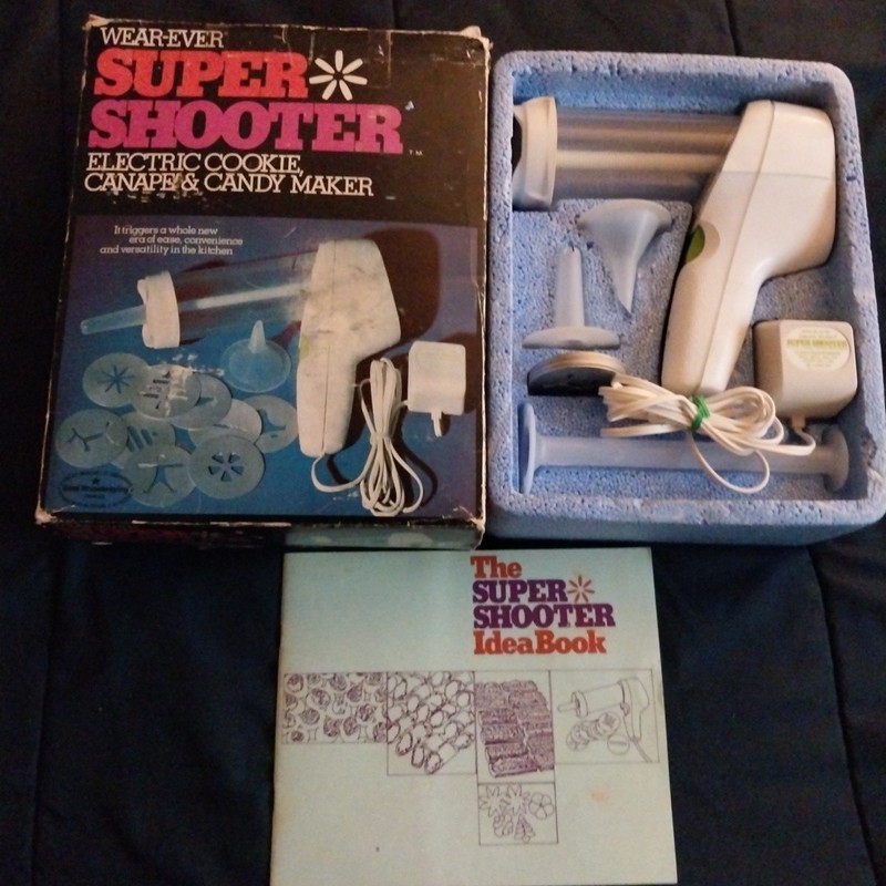 WearEver 70001 Super Shooter Electric Cookie Maker EUC (8 Shapes) gallery