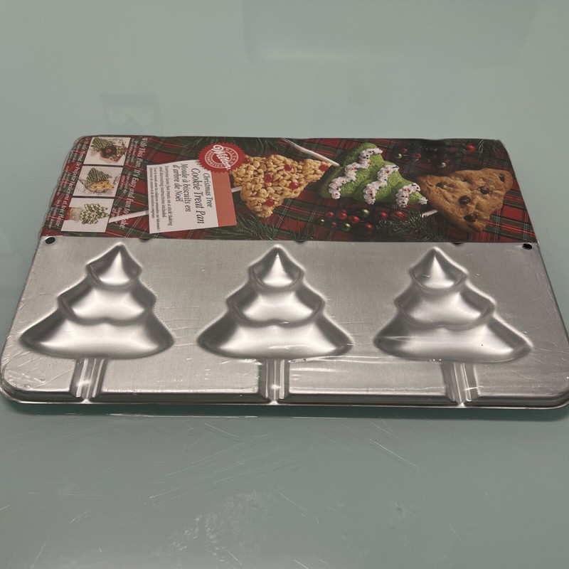 NEW WILTON CHRISTMAS TREE COOKIE TREAT PAN, 6 CAVITY, 2105-8101 gallery