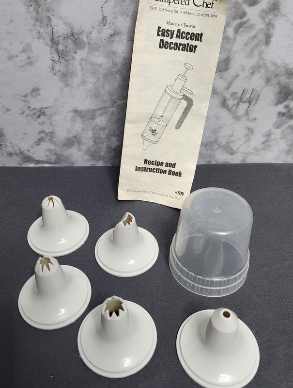 Pampered Chef 1775 Easy Accent Decorator Tips Set Of 6, Cap And Recipe Book