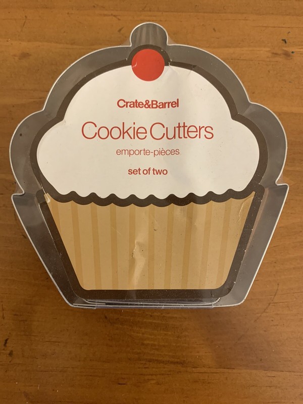 Metal Cupcake Cookie Cutters Crate & Barrel Birthday Party Set Of 2 New Sealed