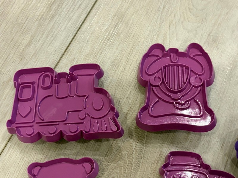 (5) Vintage 1980s Hutzler Purple Cookie Cutters Train Fish Car Bear Snowman gallery