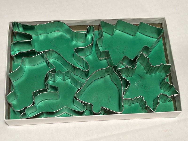 R&M International Christmas Ornament Cookie Cutters Assorted Designs 6-Piece Set gallery