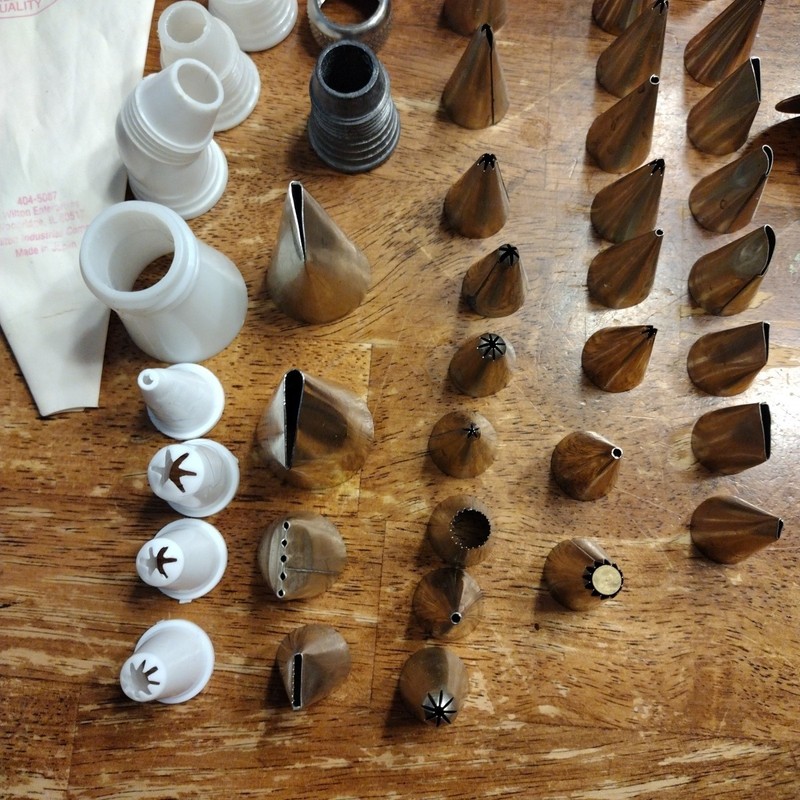 Ateco Wilton Unbranded Assorted Tools Stainless Steel Decorating Tip Lot of 50+ gallery