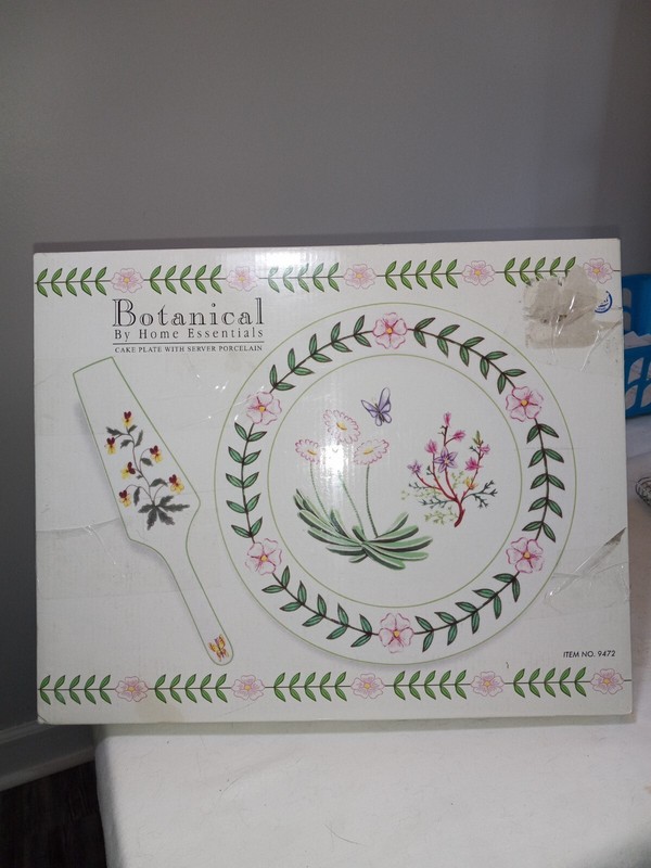 Botanical by Home Essentials, Cake Plate w/Server, Porcelain, 2 pieces. New in B