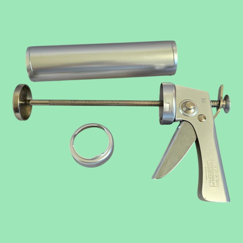 Vintage Wear-Ever Cookie Gun & Pastry Decorator 3365 COMPLETE SET Made in Japan gallery