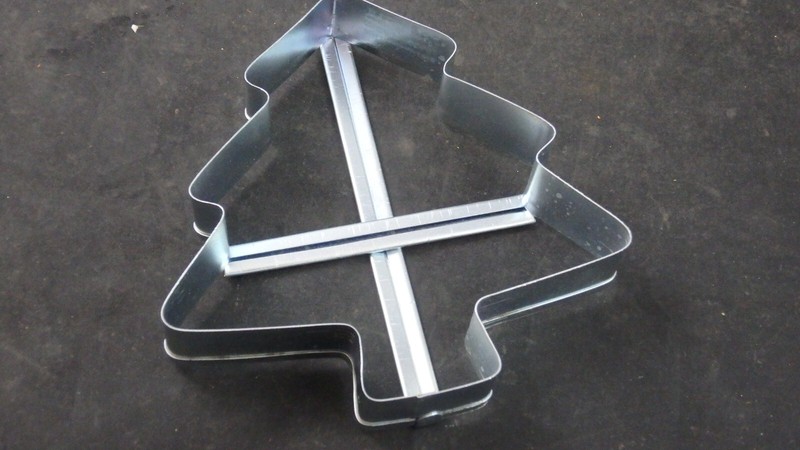 1974 Wilton Christmas Tree Metal Cookie Cutter with Raised Handle 510-806 gallery