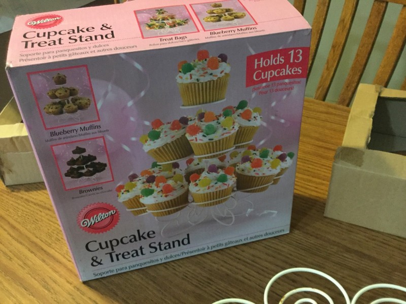 Wilton Cupcake & Treat Stand 13 cupcakes & another for repair gallery