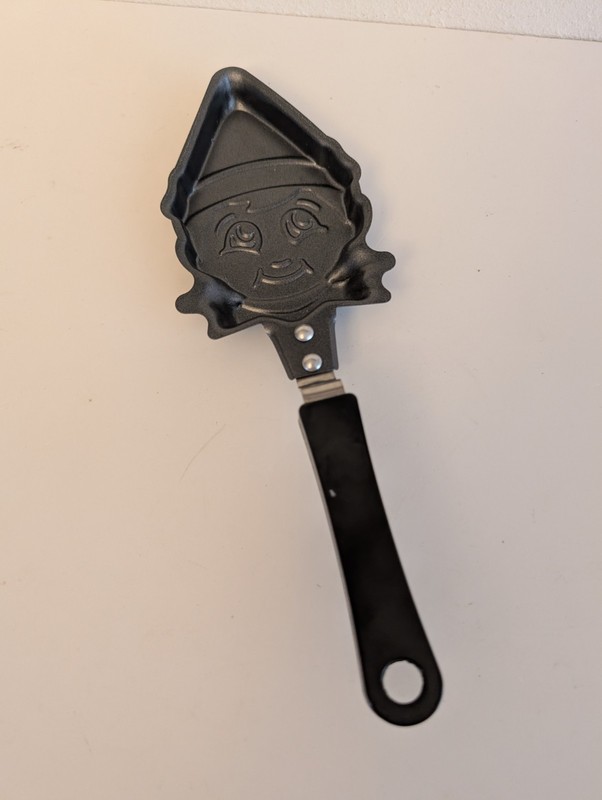 ELF on a Shelf Pancake Skillet- from Frankfort Candy Company – 2020