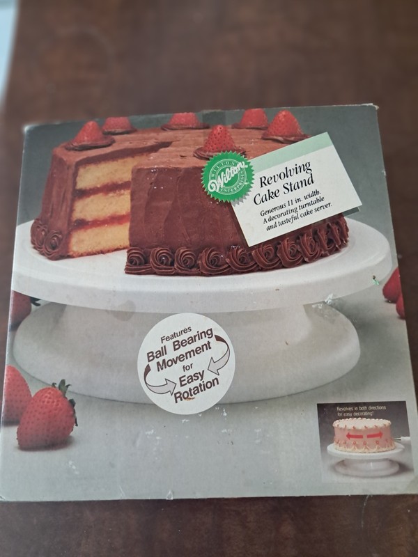 wilton revolving 11″ cake stand White New In Box