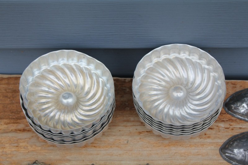 Vintage Lot 22 Fish Bundt Aluminum Metal Tart Cake Jello Baking Molds Crafting gallery