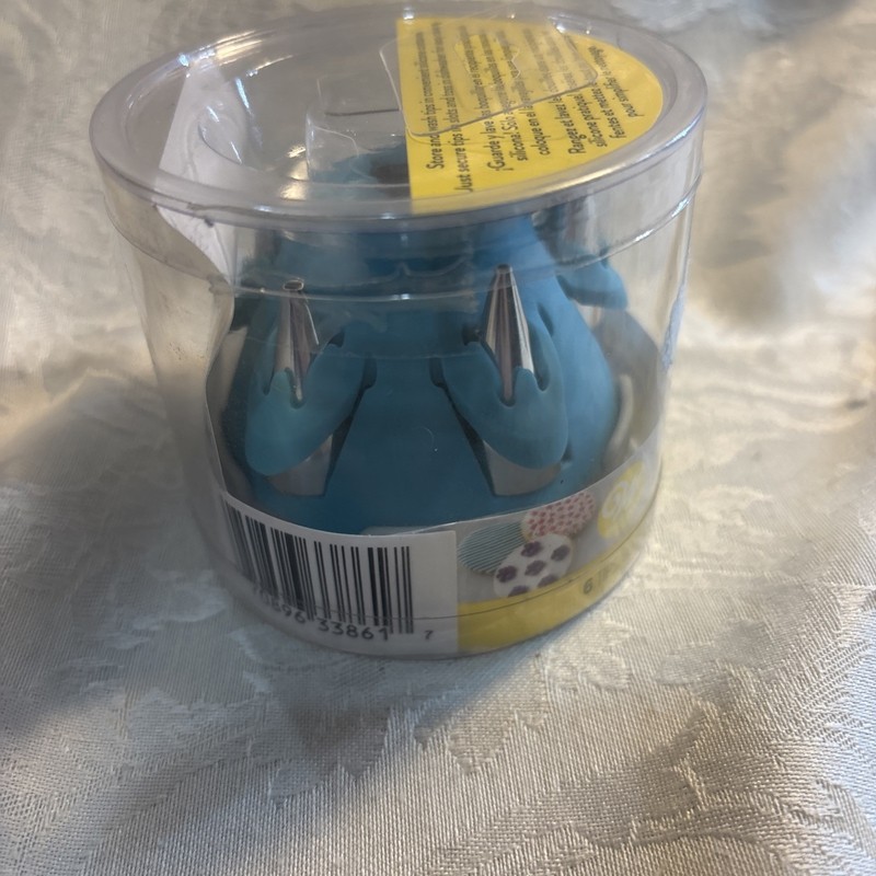 Wilton/ decorating tips & set - NEW 6 peace set gallery