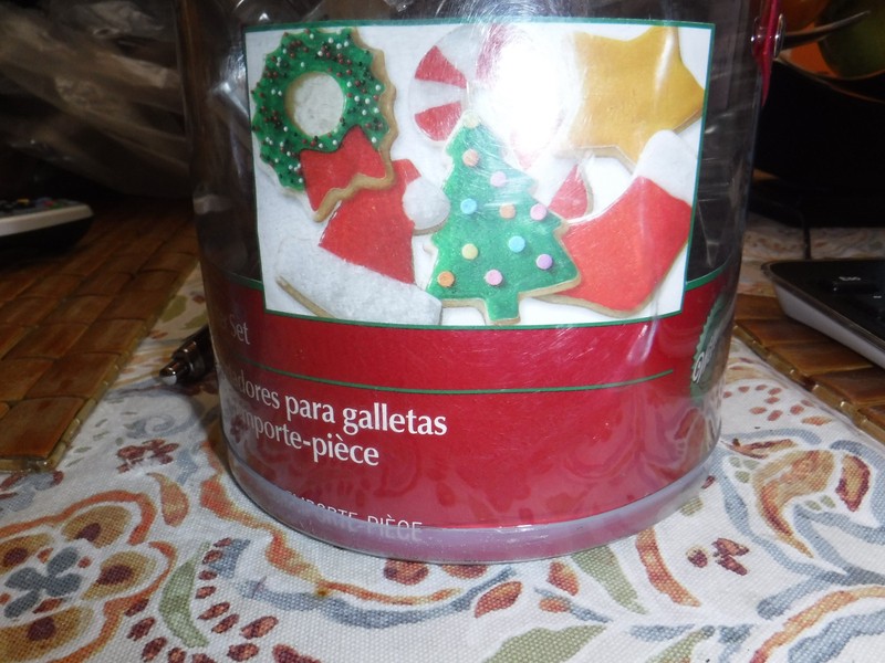 Cookie Cutter Set Holiday 18 Piece Metal Christmas Season Family Baking Fun New gallery